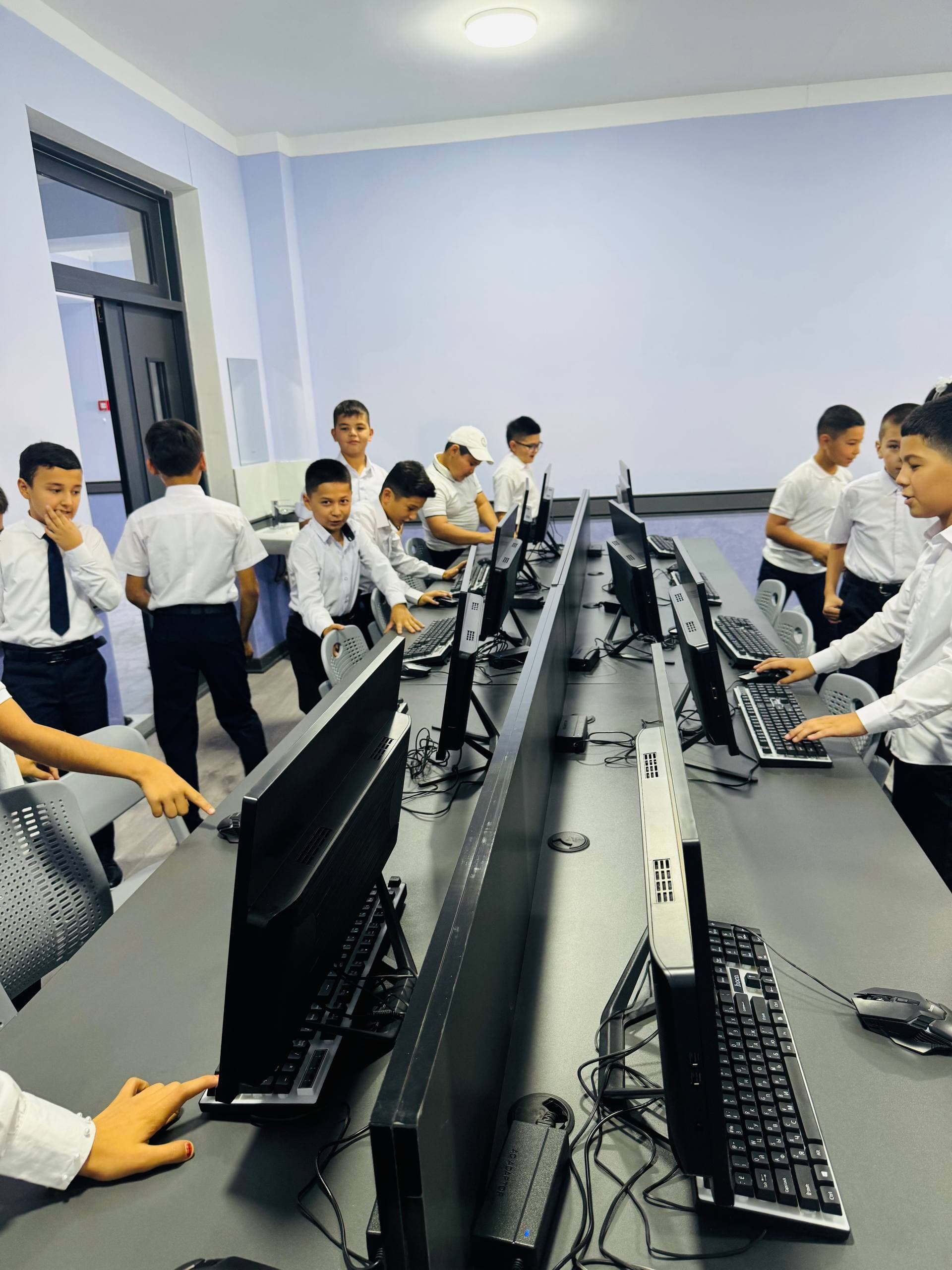 Dombit students learning technology